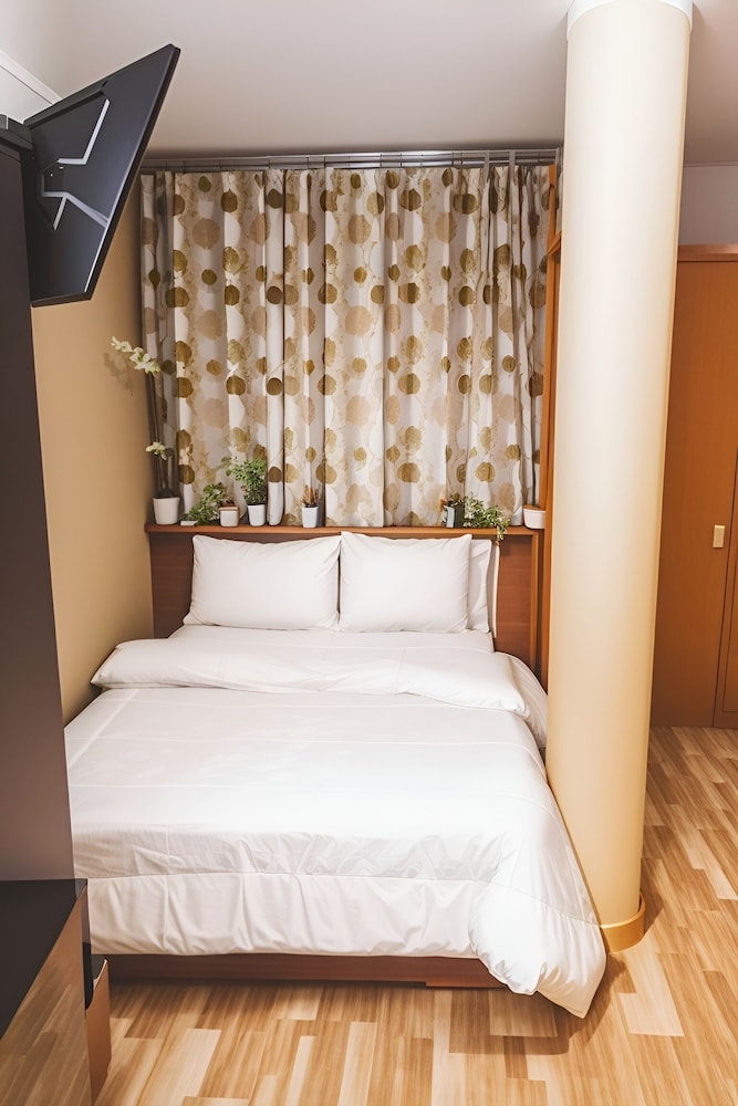 Standard Single Room, 1 Bedroom, Courtyard View photo 2