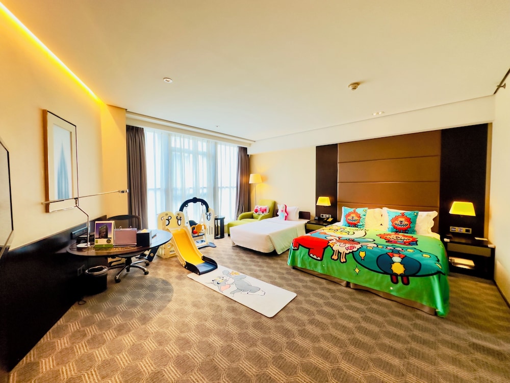 Premium Room, 1 King Bed (Kids Theme) photo 3