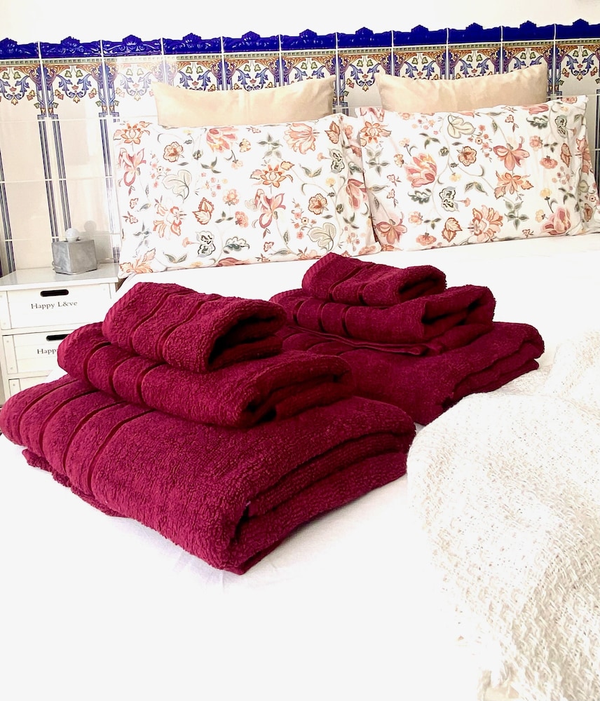 Basic Double Room, Balcony, Partial Sea View photo 3