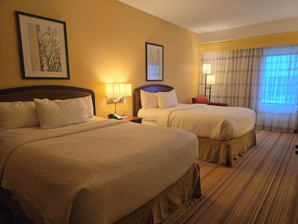 Room, 2 Queen Beds, Accessible, Non Smoking - Photo 3