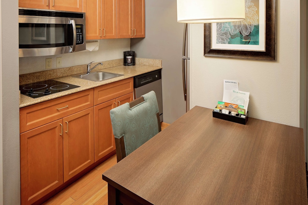 Suite, 2 Queen Beds, Accessible, Non Smoking (Mobility & Hearing, Roll-in Shower) - Photo 3