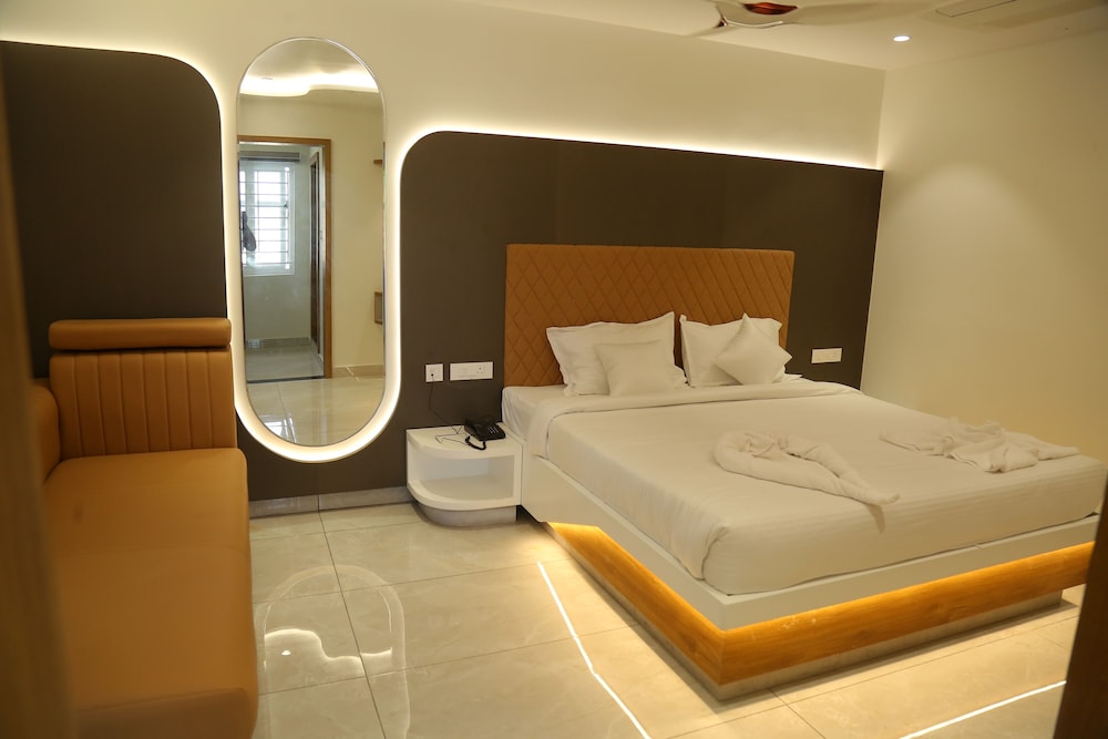 Luxury Suite, City View