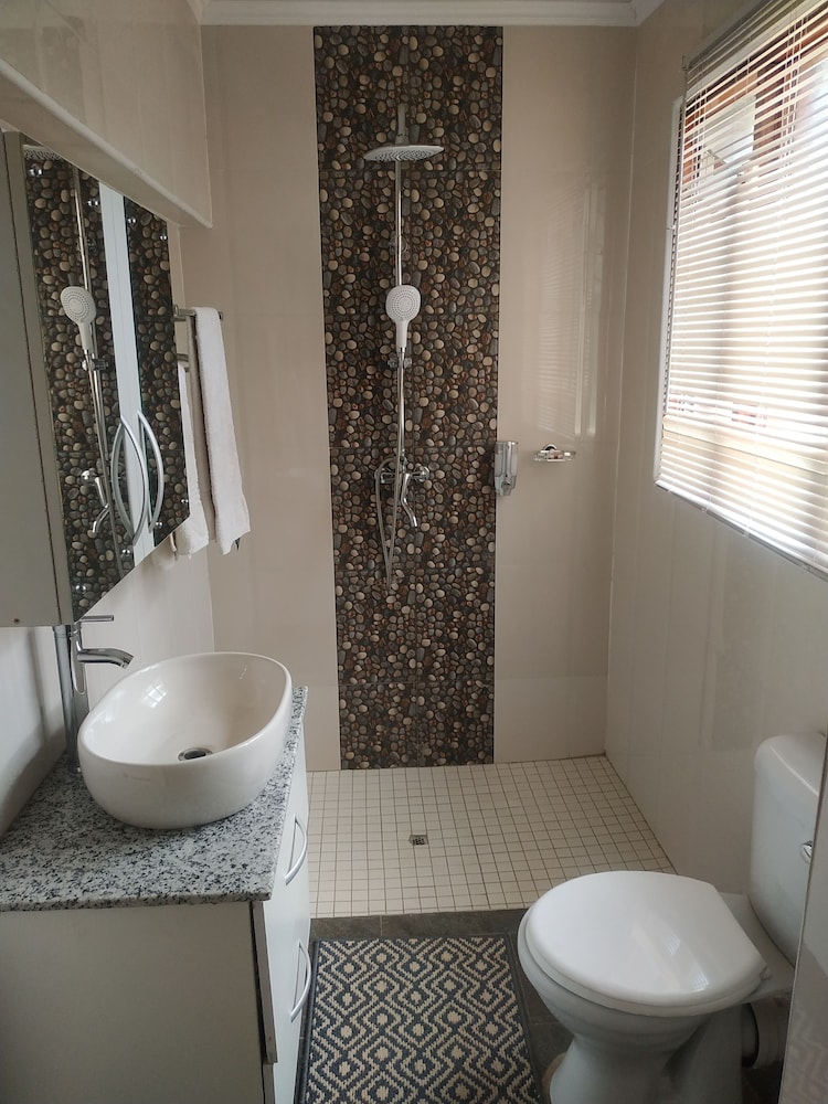 Basic Double Room, 1 Double Bed photo 3
