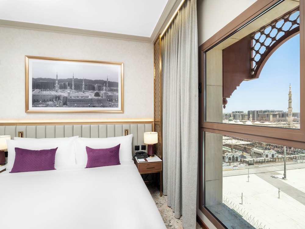 Standard Triple King Room photo 3