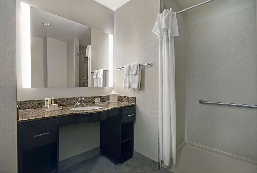 Suite, 2 Queen Beds, Accessible (Roll-in Shower) - Photo 5