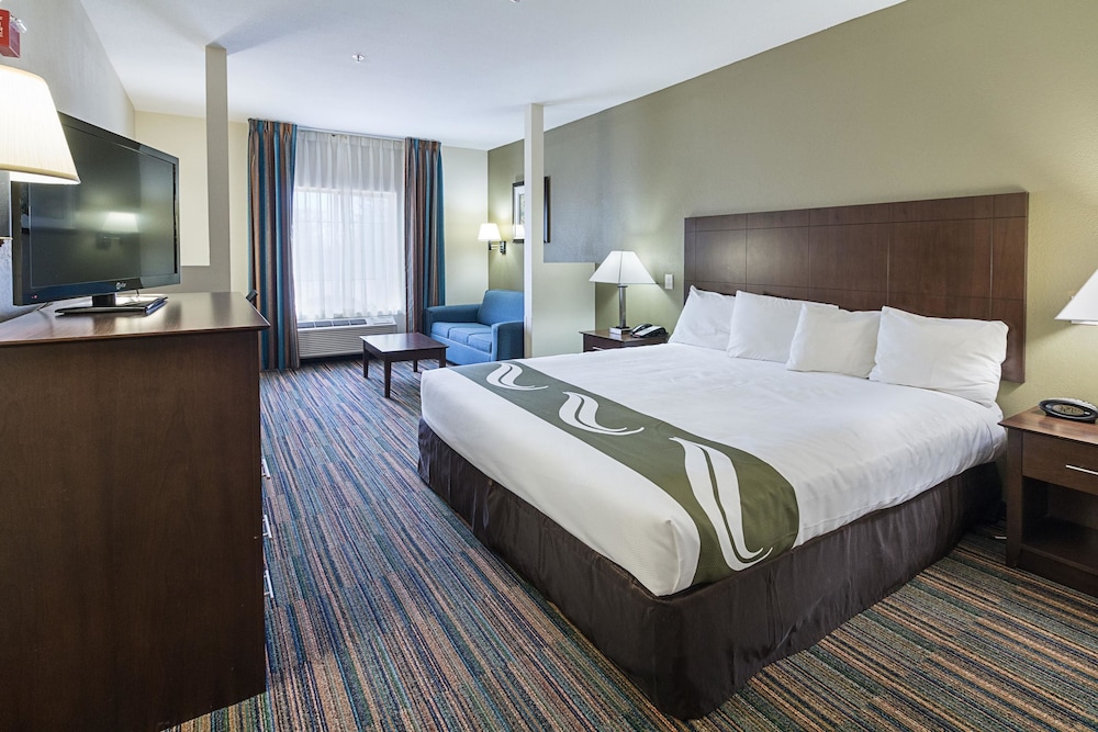 Suite, 1 King Bed, Accessible, Non Smoking - Photo 1