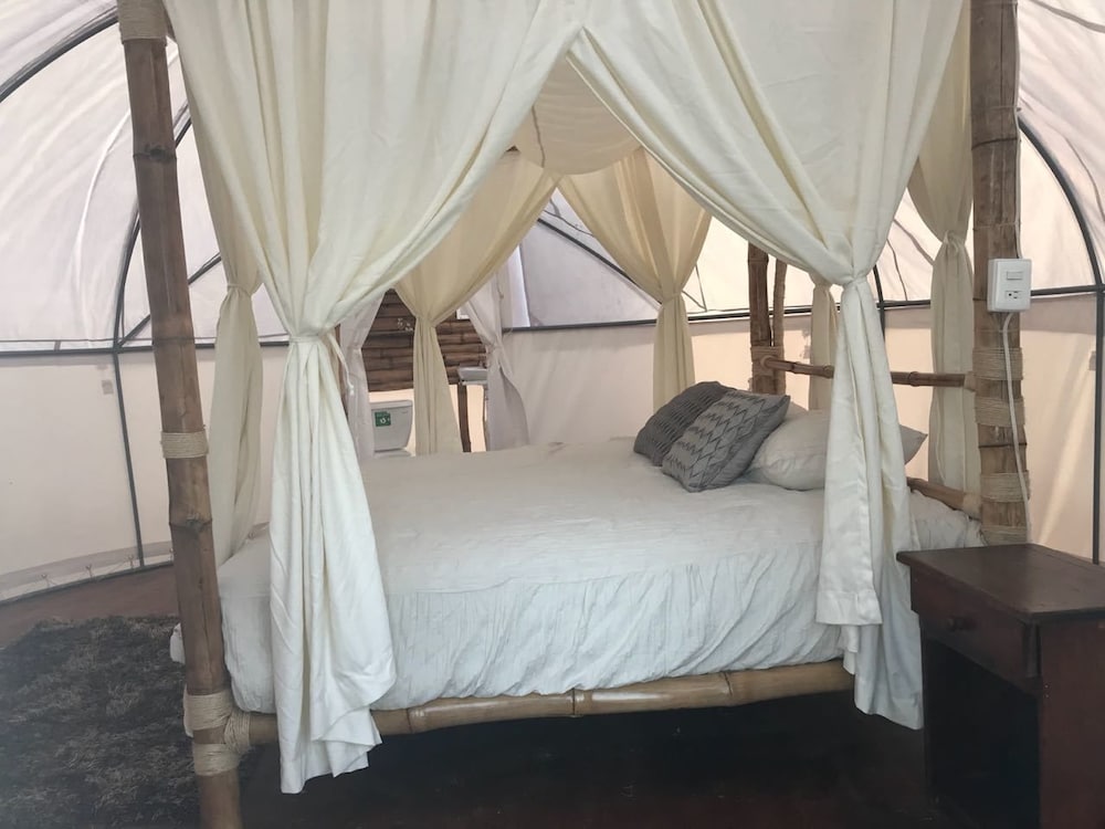 Basic Double Room, 1 King Bed, Non Smoking photo 2