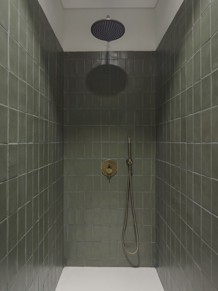 Deluxe with Bathtub and terrace - Photo 4