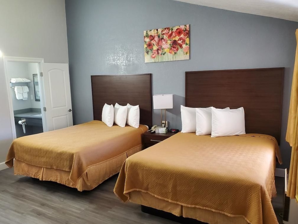 Standard Room, 2 Queen Beds, Non Smoking photo 1