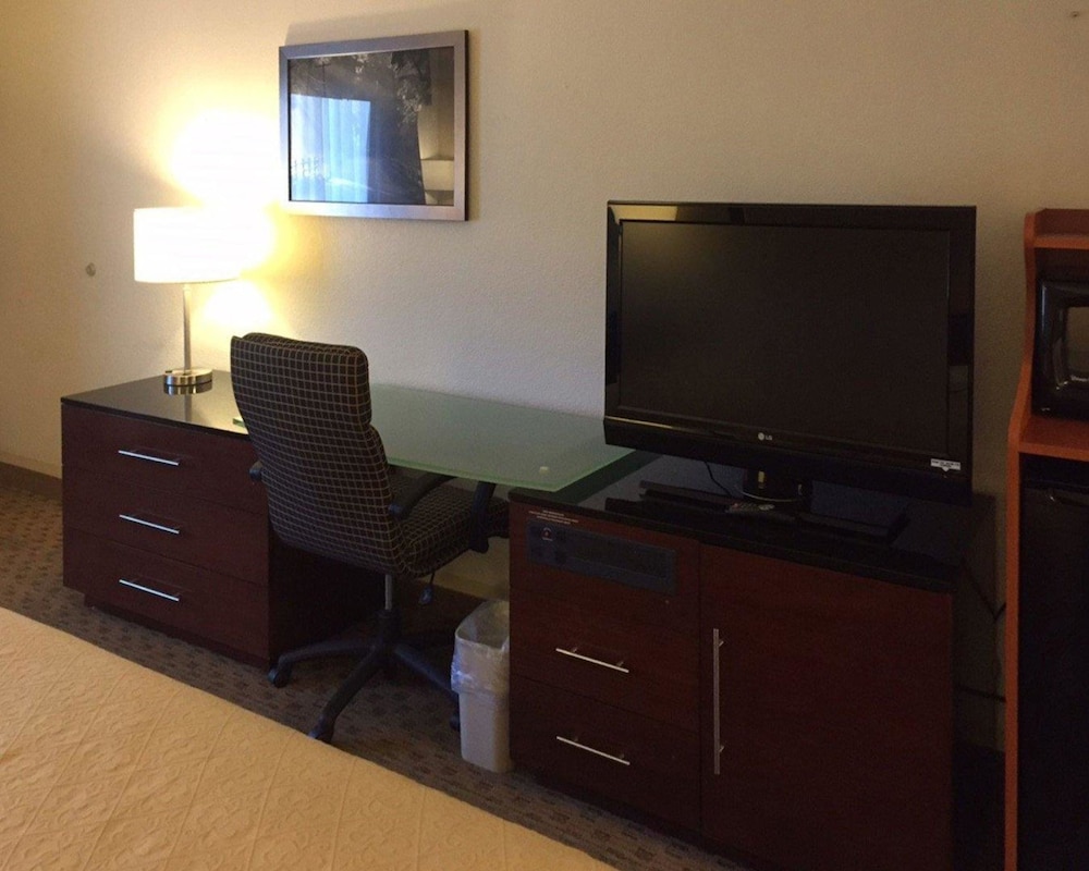 Standard Room, 2 Double Beds - Photo 2