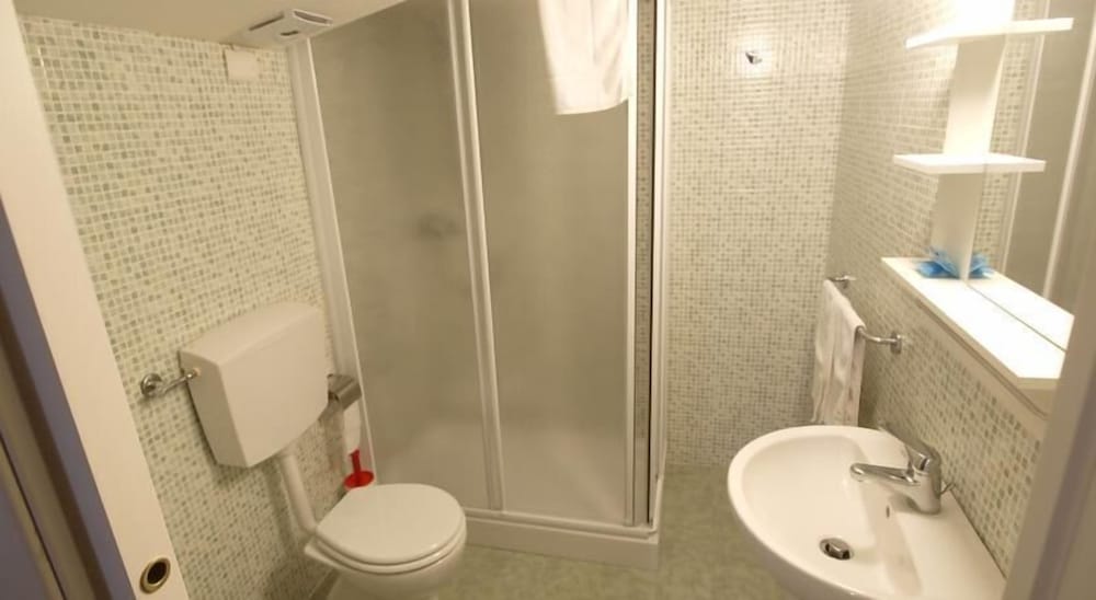 Triple Room - Photo 13