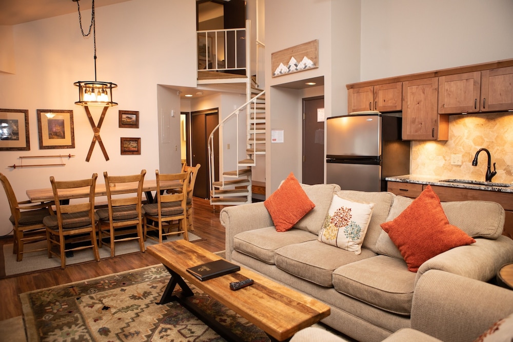 Condo, 2 Bedrooms