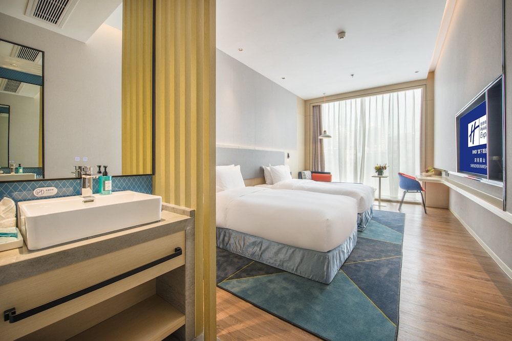 Standard Room, 2 Double Beds, City View - Photo 6
