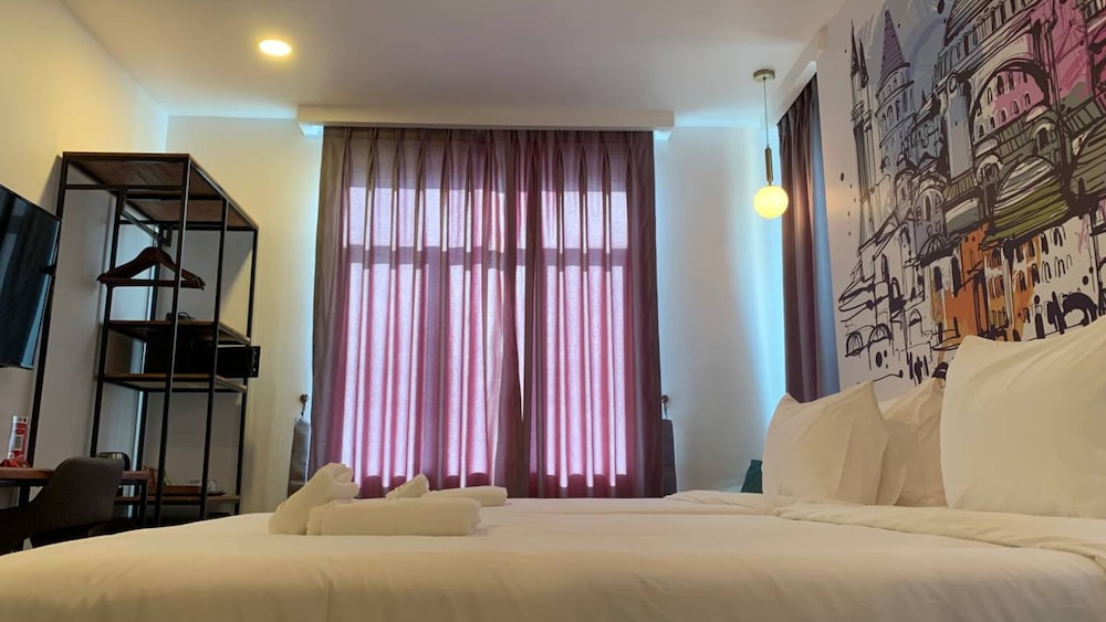 Superior Double or Twin Room, City View - Photo 2