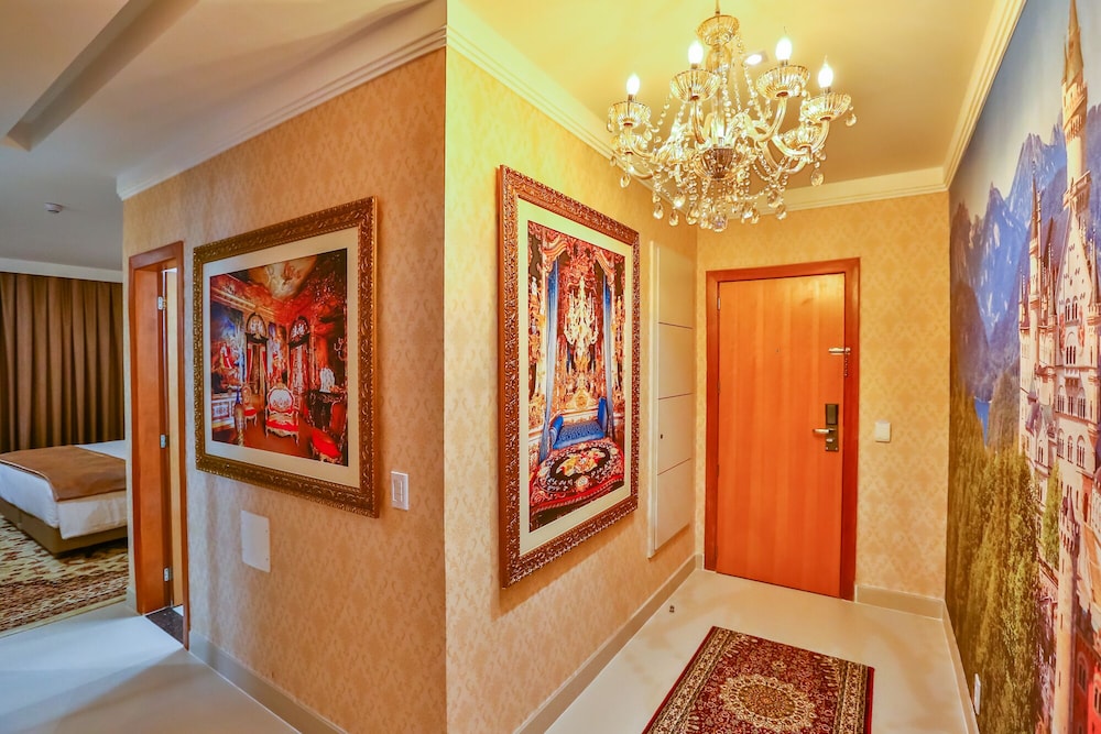 Premium Room, 1 King Bed photo 2