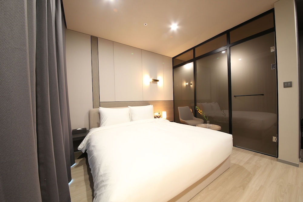 Standard Double Room - Photo 3