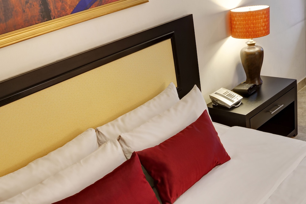 Standard Room, 1 King Bed - Photo 10