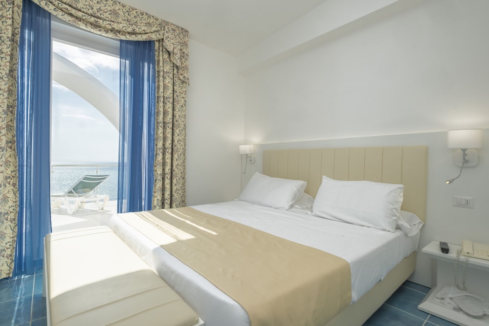 Junior Suite, Sea View photo 3