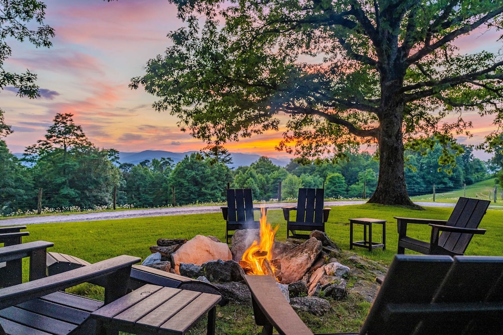 Superior Cabin, Ensuite, Mountain View (Blue Moss)