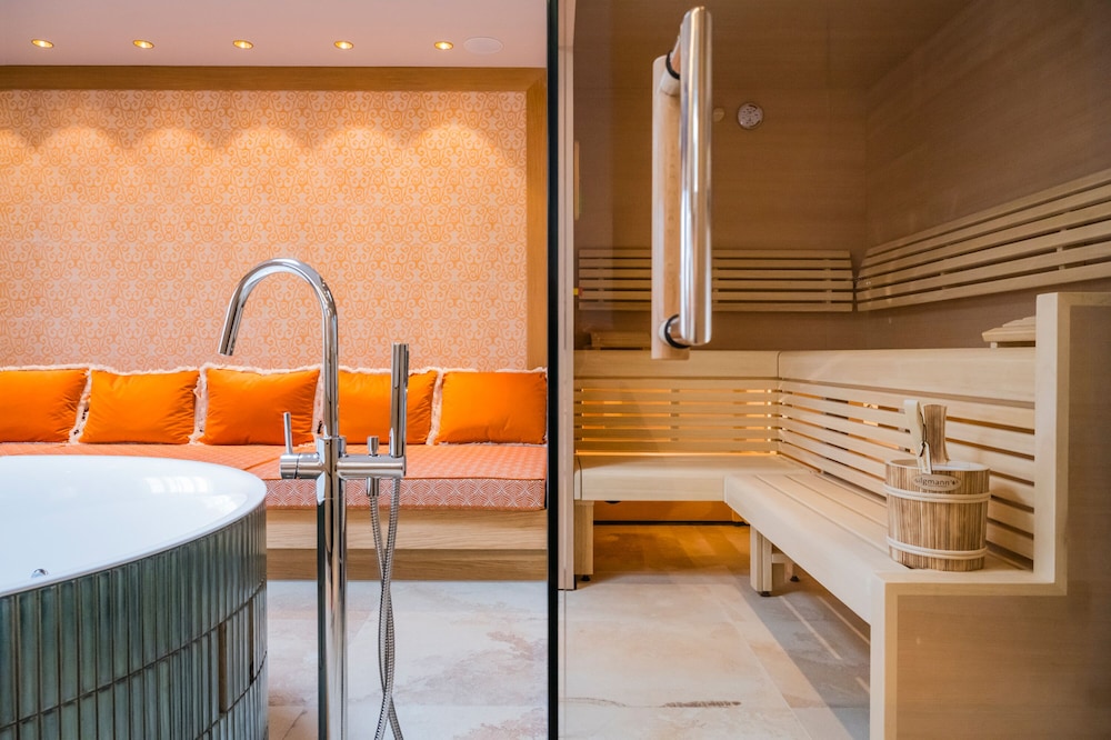 Presidential Suite, Hot Tub, Garden Area Presidential Suite, Hot Tub, Garden Area