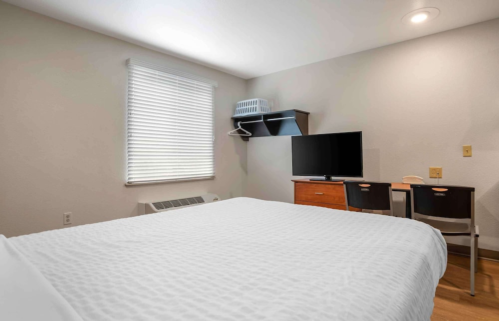 Standard Studio, 1 Double Bed, Non Smoking, Refrigerator & Microwave photo 3