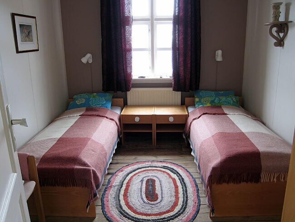 Standard Double or Twin Room, Shared Bathroom (Main Hotel Building) photo 2