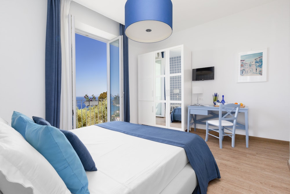 Classic Double Room, Balcony, Sea View photo 2
