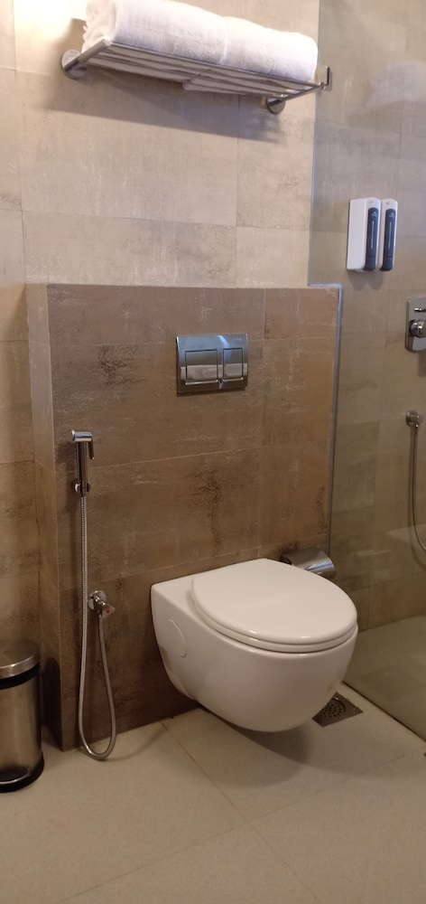 Premium Twin Room - Photo 5