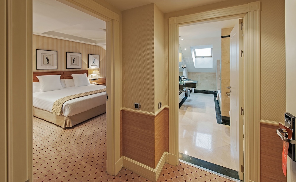 Superior Room, 1 King Bed