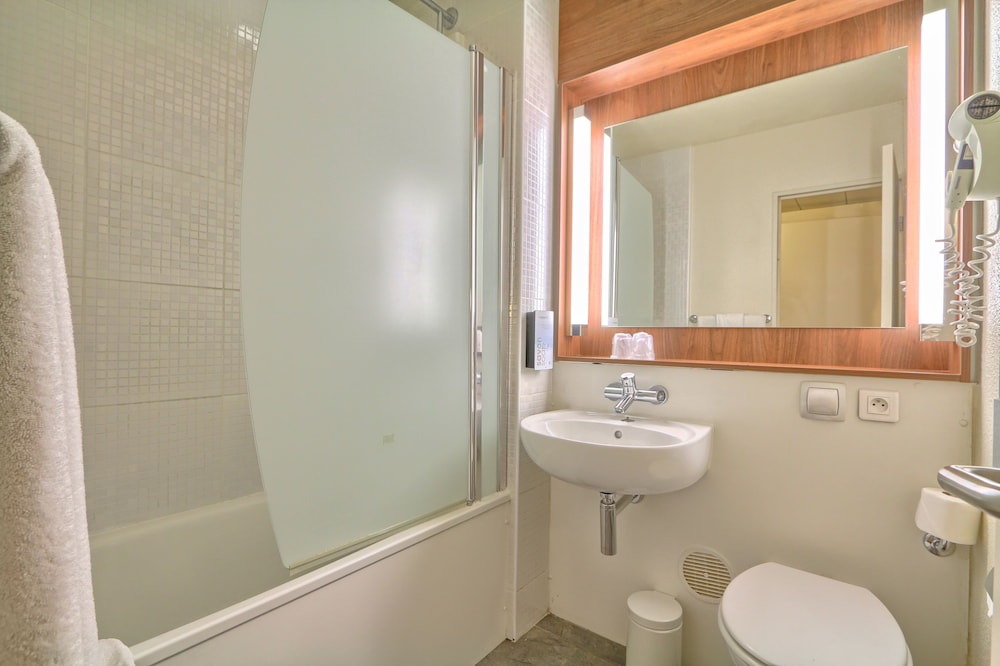 Standard Room, 2 Twin Beds - Photo 10