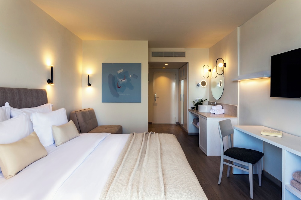 Deluxe Room - Photo 3