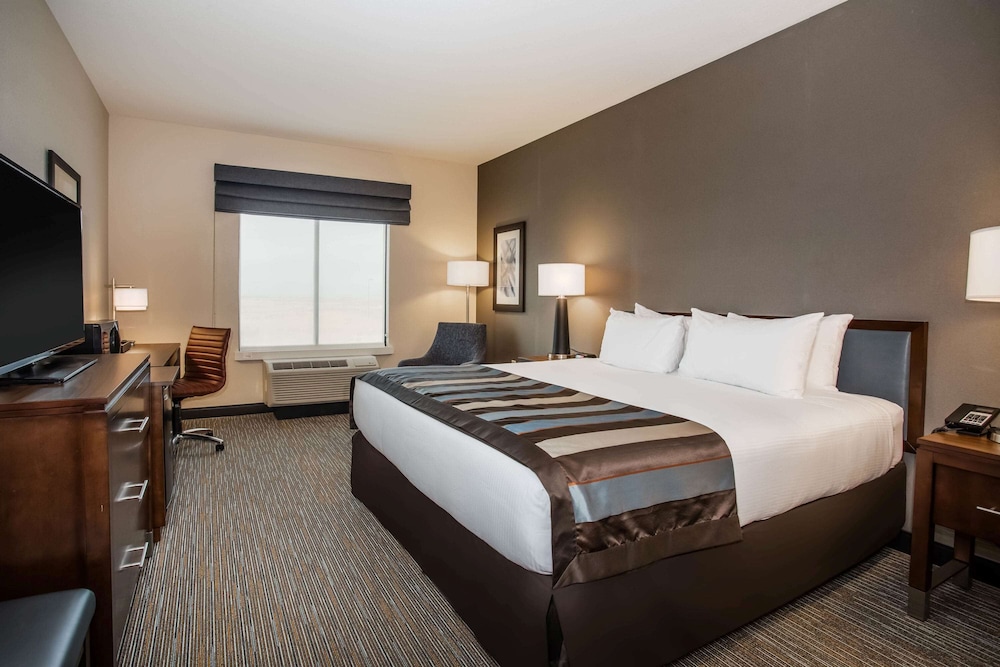 Suite, 1 King Bed, Non Smoking - Photo 4