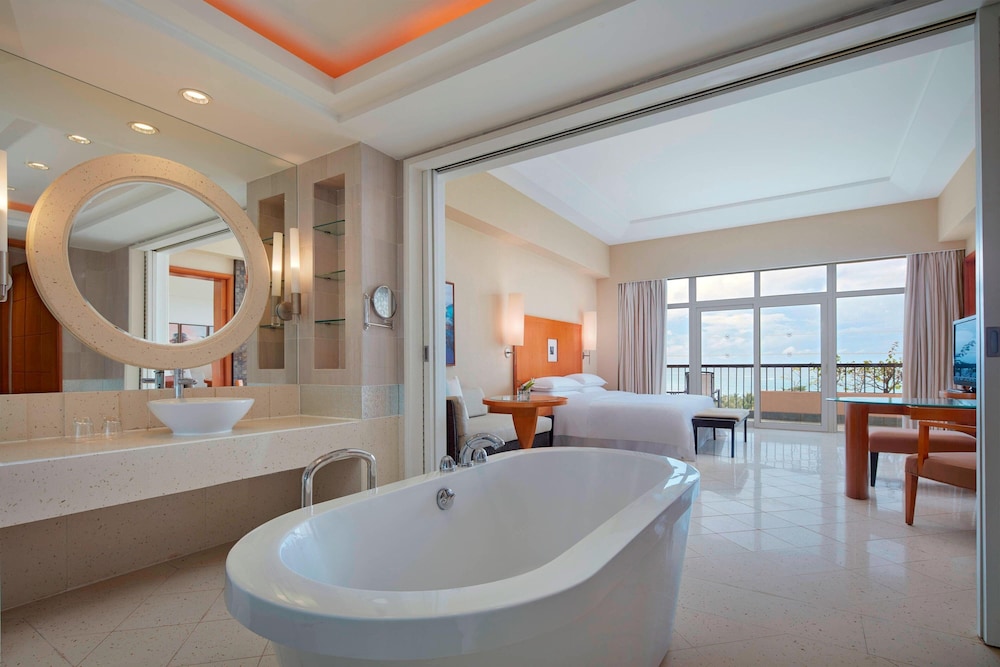 Deluxe Sea View Suite photo 1