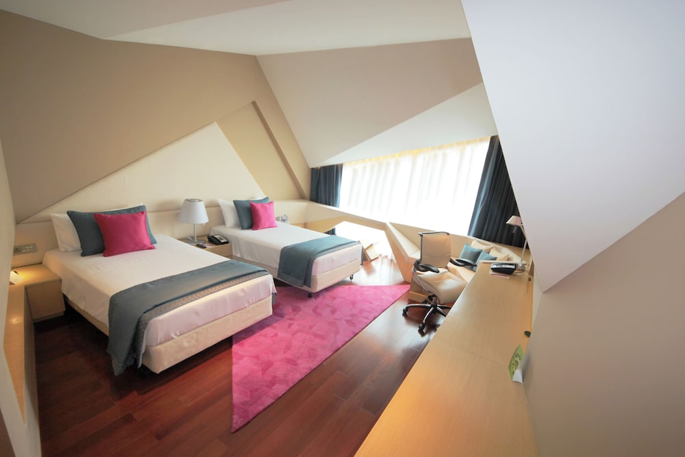 Superior Room, 2 Twin Beds (Airport View)