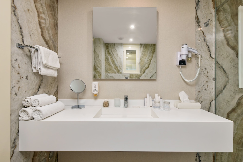 Standard Double or Twin Room photo 3