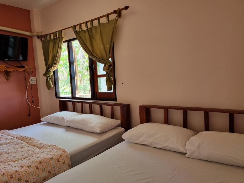 Family Quadruple Room - Photo 2