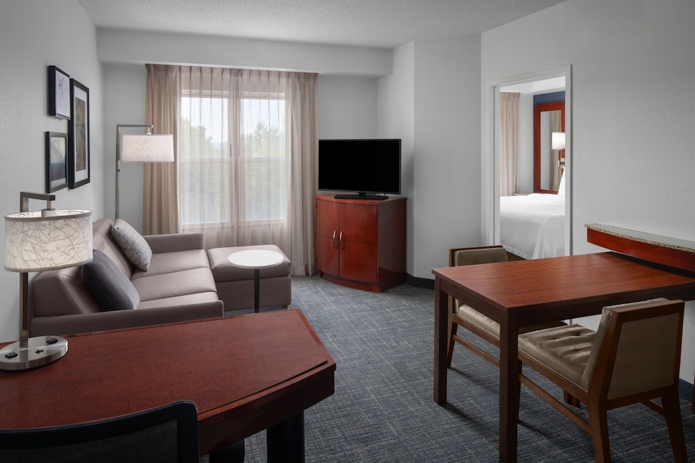 Suite, 1 Bedroom - Photo 2