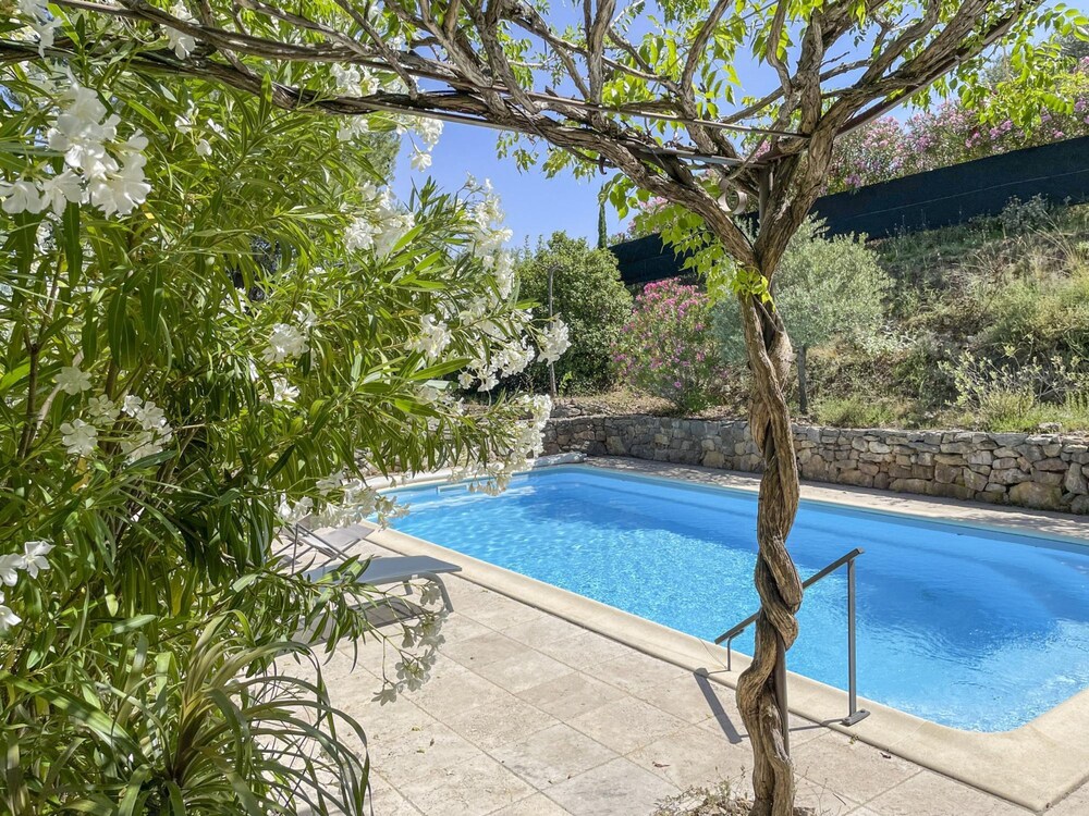 Villa photo 3