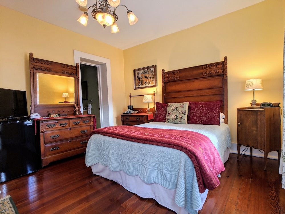 Deluxe Room, 1 Queen Bed