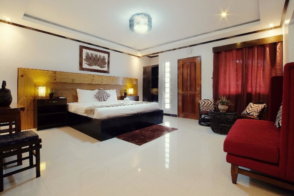 Honeymooners Suite photo 2