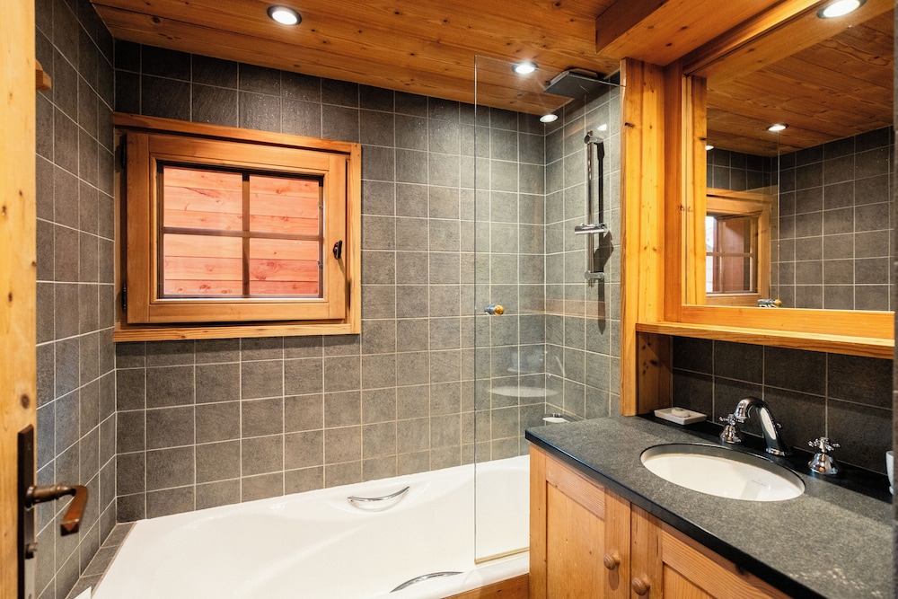 Suite, 1 Bedroom - Photo 4