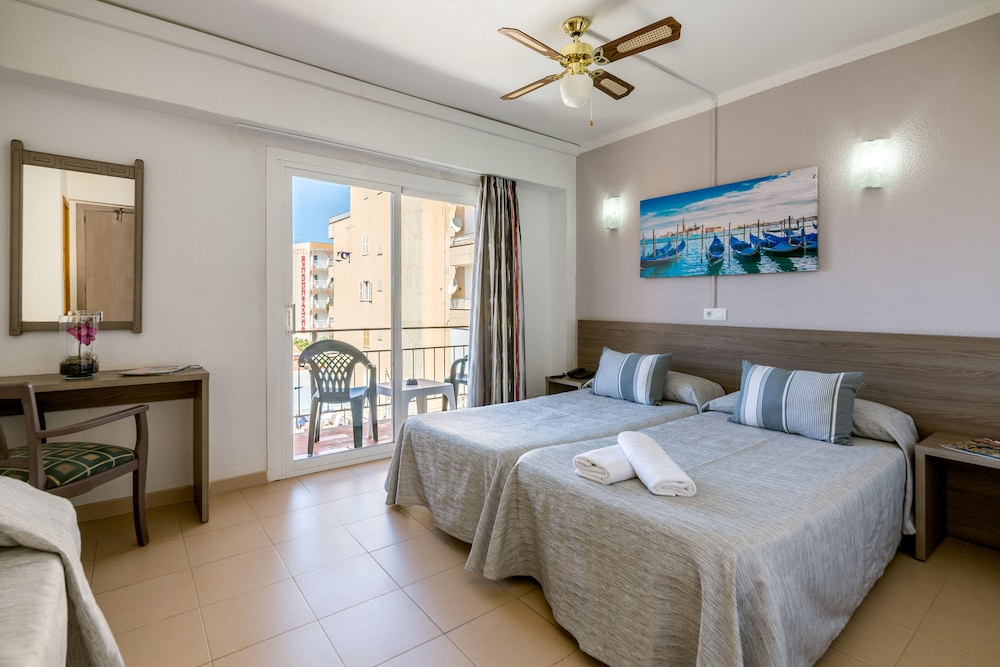 Habitación Triple Estándar, Balcón