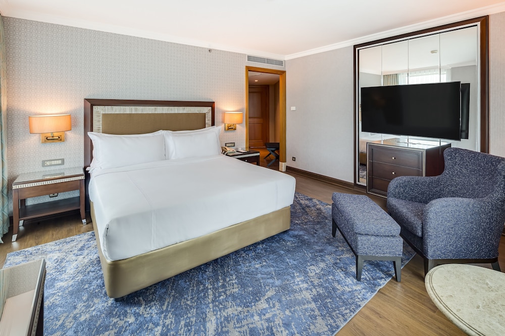 Deluxe Room, 1 King Bed, City View - Photo 3
