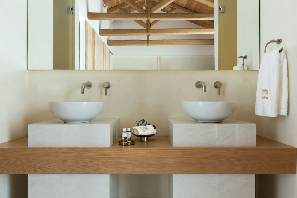 Honeymoon suite with Spa bath (Coral) photo 3
