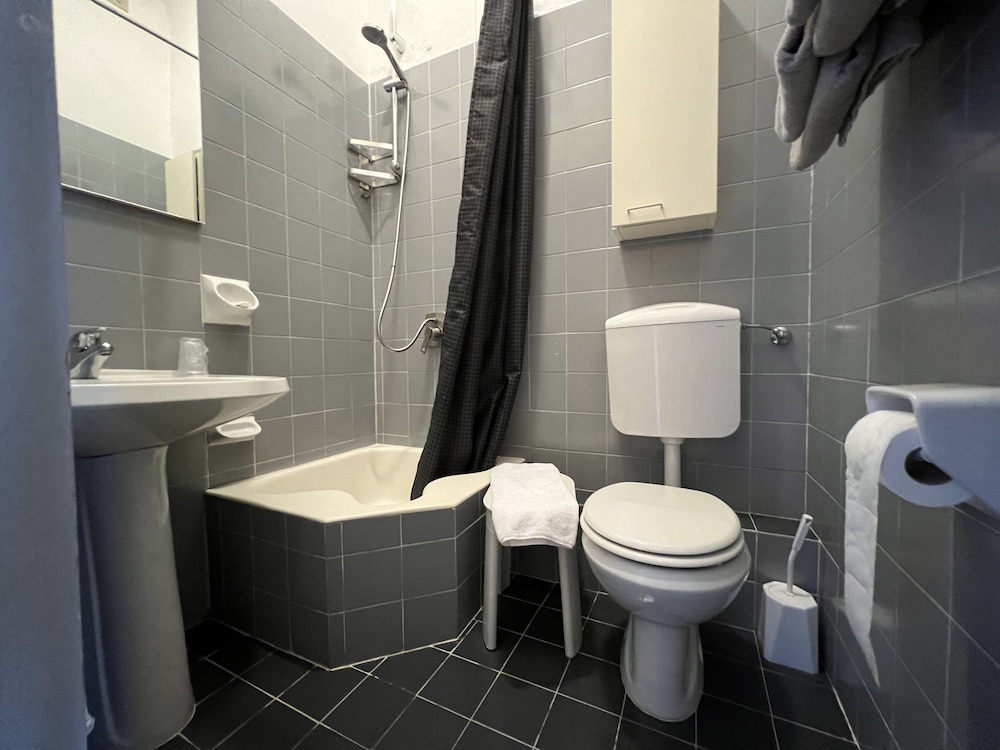 Basic Double Room - Photo 8