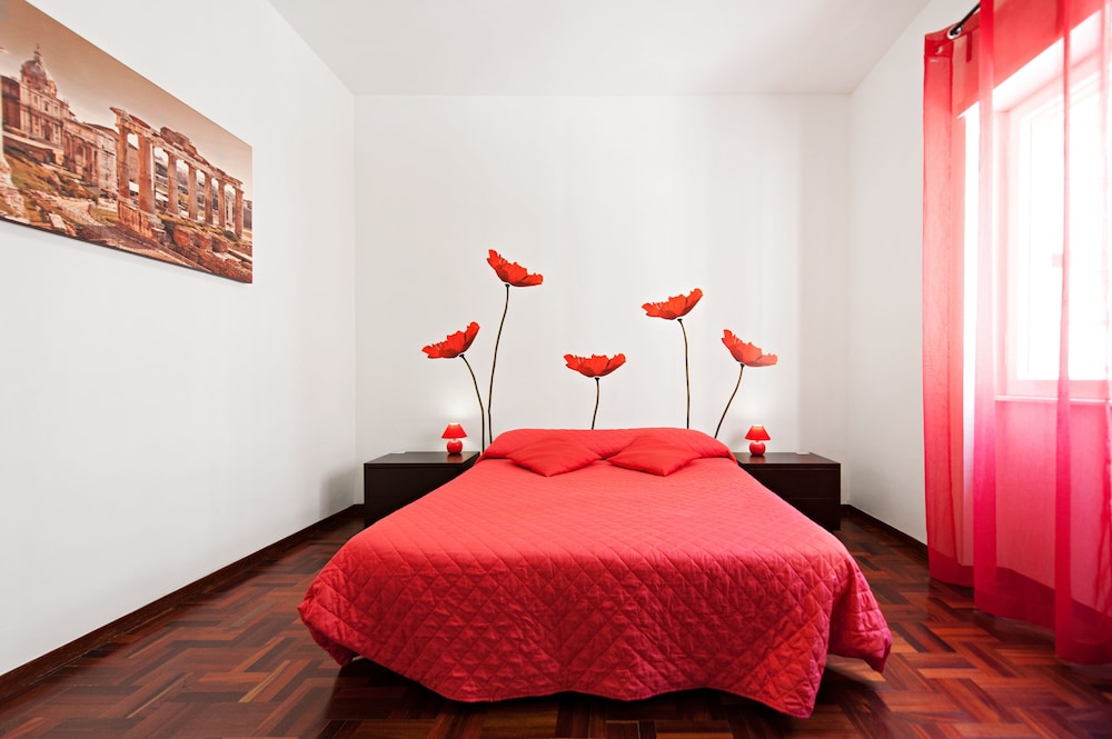 Superior Room, 1 King Bed with Sofa bed, Private Bathroom photo 3