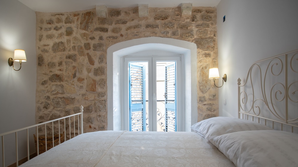 Luxury House photo 1