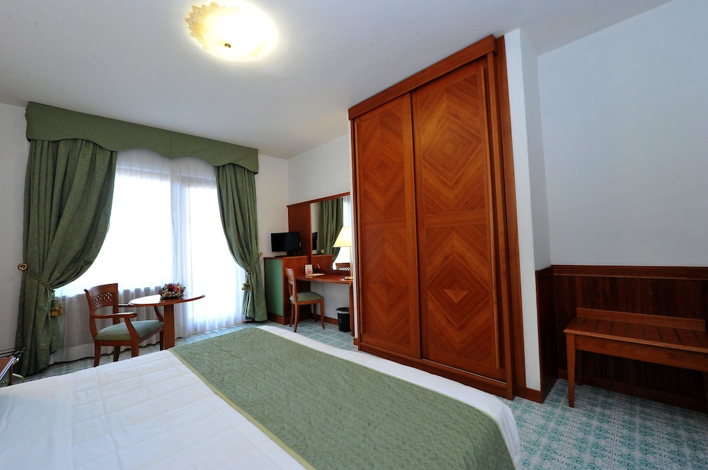 Basic Double or Twin Room, 1 Bedroom, City View - Photo 2