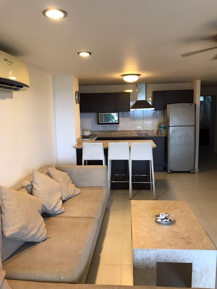 Apartment photo 2