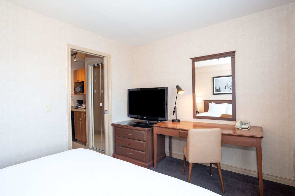 Standard Suite, 1 King Bed with Sofa bed, Kitchenette - Photo 7